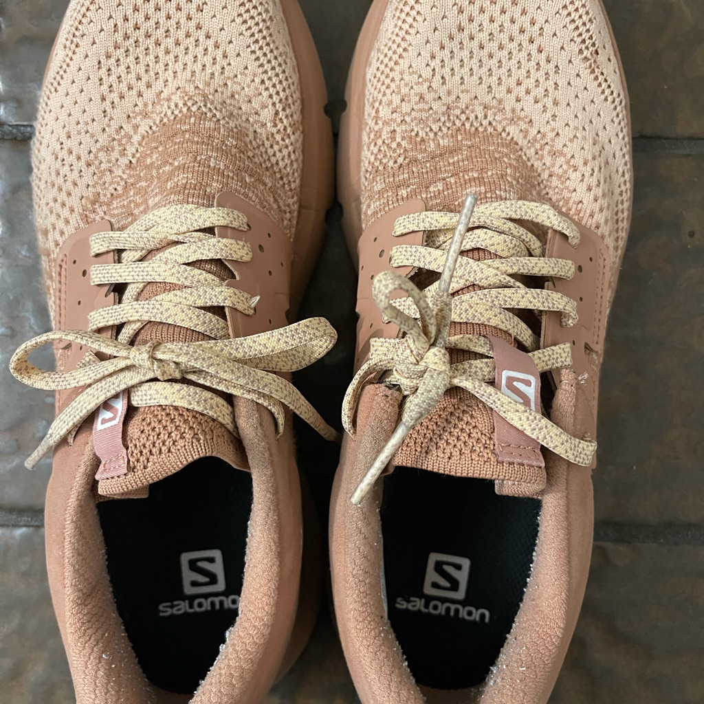 Women Salomon. Us 9
